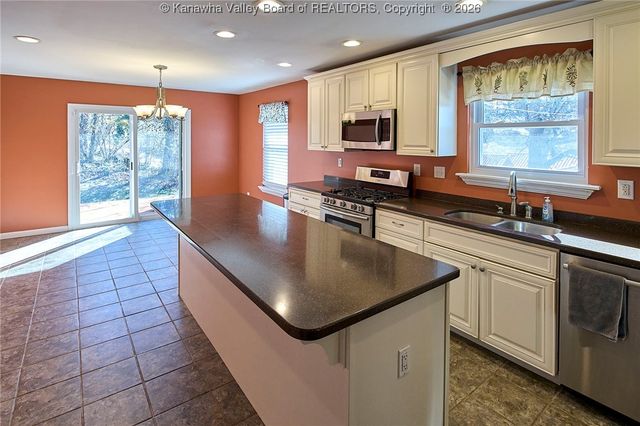 1634 Ravinia Road, Charleston, WV 25314