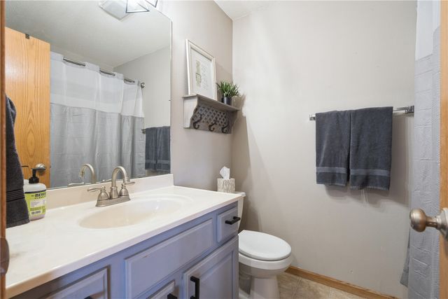 3748 Stoneview Circle SW, Cedar Rapids, IA 52404