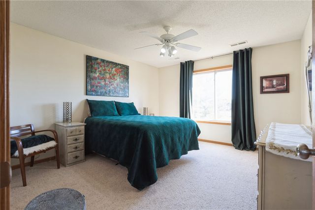 3748 Stoneview Circle SW, Cedar Rapids, IA 52404