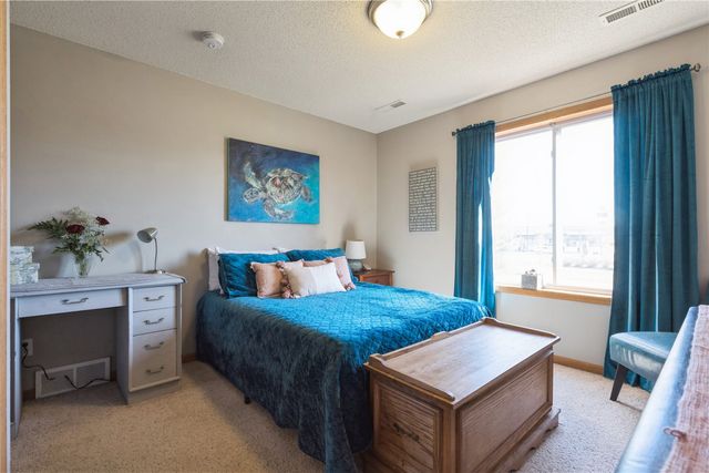 3748 Stoneview Circle SW, Cedar Rapids, IA 52404