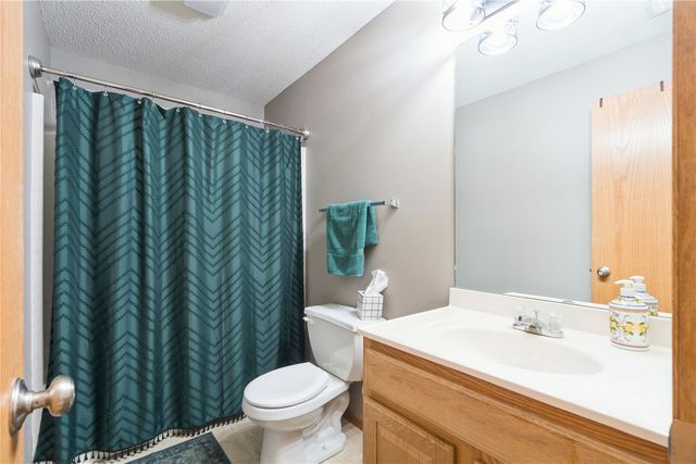 3748 Stoneview Circle SW, Cedar Rapids, IA 52404