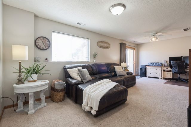 3748 Stoneview Circle SW, Cedar Rapids, IA 52404