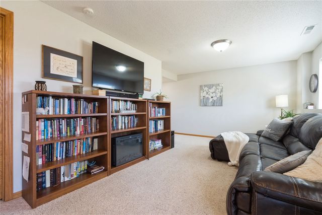 3748 Stoneview Circle SW, Cedar Rapids, IA 52404