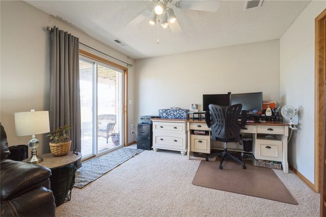 3748 Stoneview Circle SW, Cedar Rapids, IA 52404