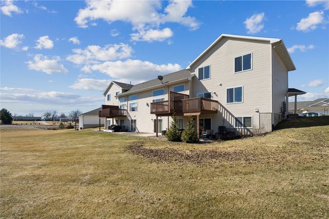 3748 Stoneview Circle SW, Cedar Rapids, IA 52404