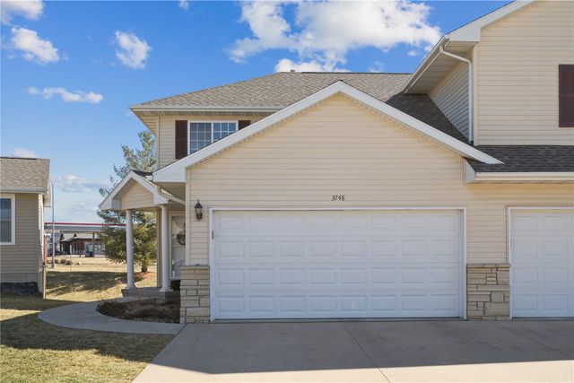 3748 Stoneview Circle SW, Cedar Rapids, IA 52404
