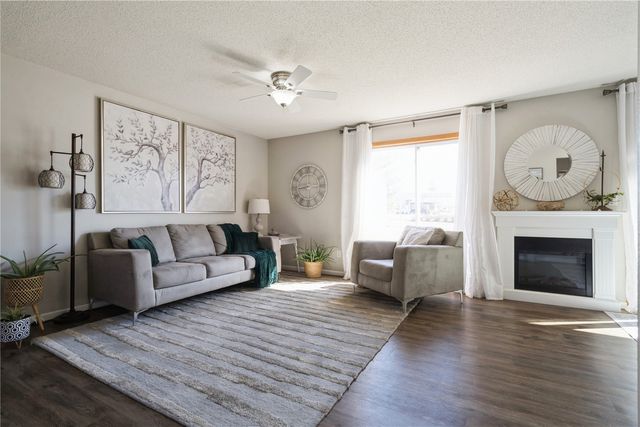 3748 Stoneview Circle SW, Cedar Rapids, IA 52404