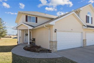 3748 Stoneview Circle SW, Cedar Rapids, IA 52404