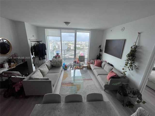 90 SW 3rd St 4105, Miami, FL 33130