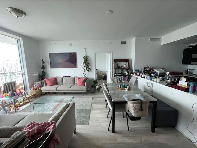 90 SW 3rd St 4105, Miami, FL 33130