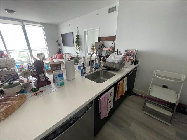 90 SW 3rd St 4105, Miami, FL 33130