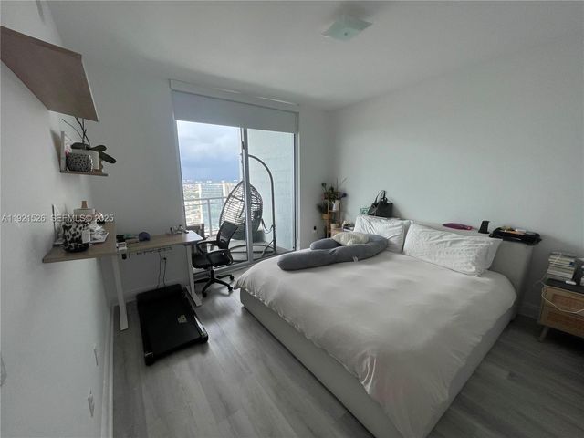 90 SW 3rd St 4105, Miami, FL 33130