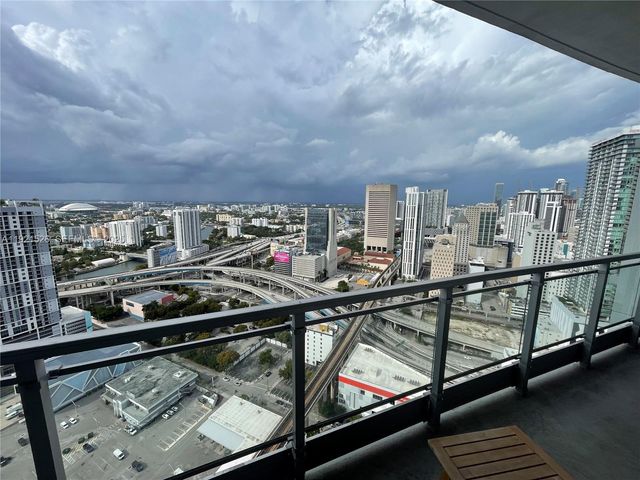 90 SW 3rd St 4105, Miami, FL 33130
