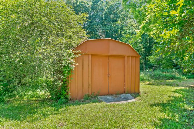830 Potters Ln, Clarksville, TN 37040