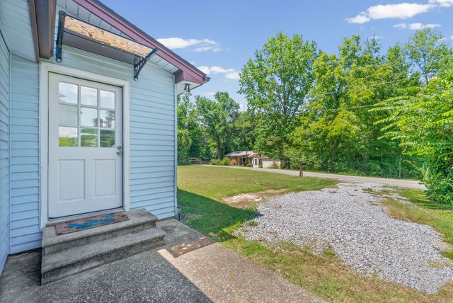 830 Potters Ln, Clarksville, TN 37040