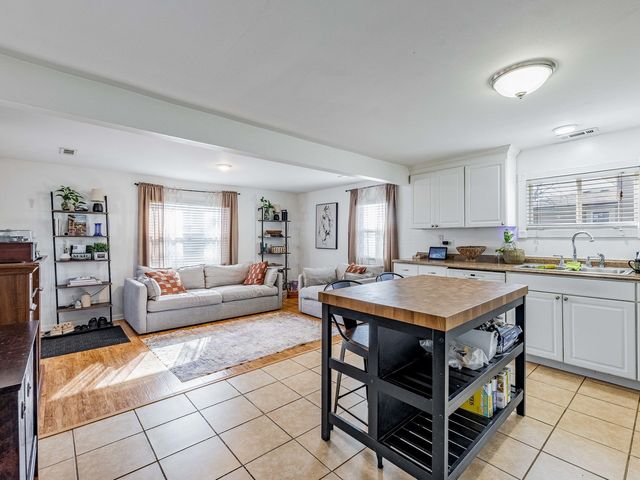 14624 Kenton Avenue, Midlothian, IL 60445