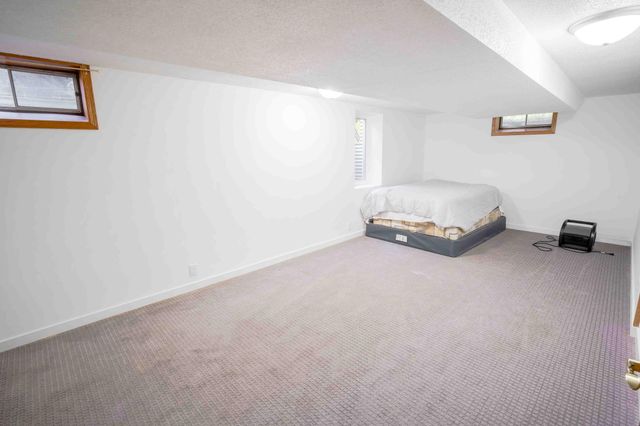 430 County Road B2 W, Roseville, MN 55113