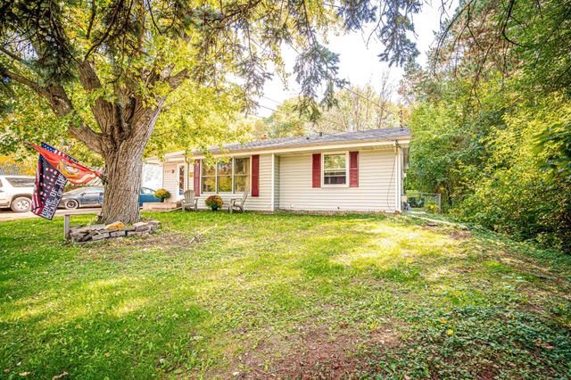 430 County Road B2 W, Roseville, MN 55113