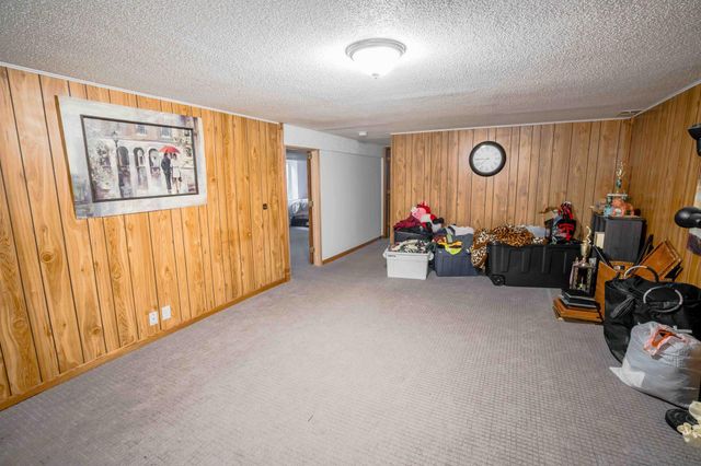 430 County Road B2 W, Roseville, MN 55113