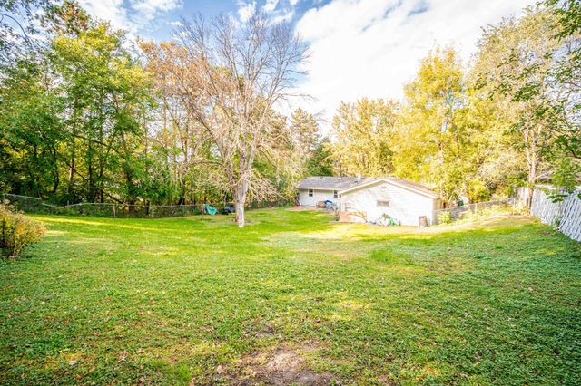 430 County Road B2 W, Roseville, MN 55113