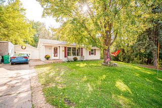 430 County Road B2 W, Roseville, MN 55113