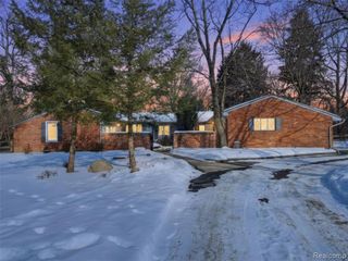 1063 Avon Circle, Rochester Hills, MI 48309