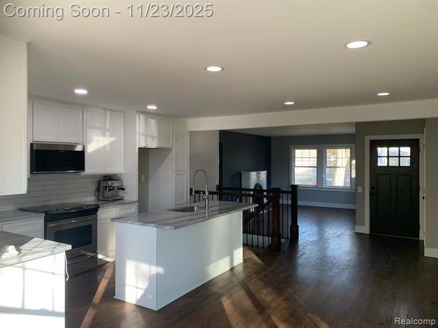 14103 Blue Skies St., Livonia, MI 48154