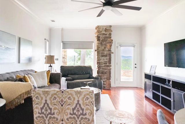 1453 Lodge Mountain Dr, Hot Springs, AR 71913