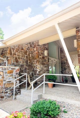 1453 Lodge Mountain Dr, Hot Springs, AR 71913