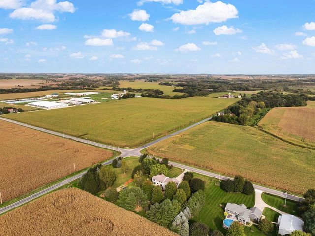 6707 Twin Lane Road, Sun Prairie, WI 53590