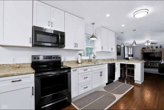 869 Waveland Lane, Greenwood, IN 46143