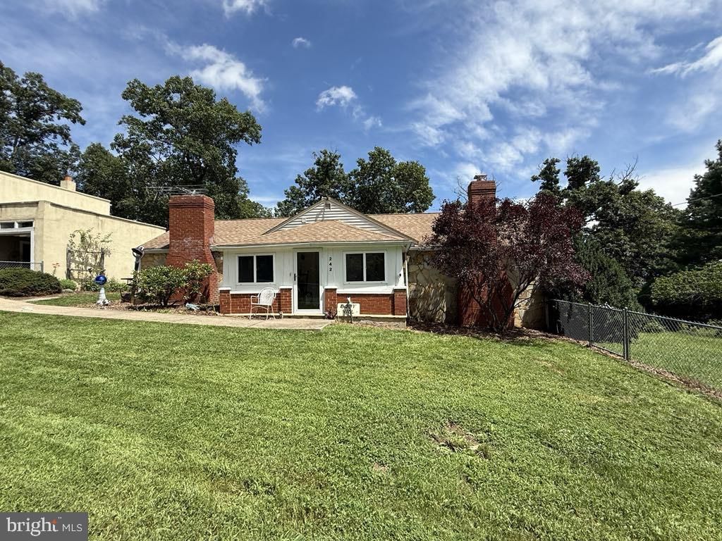 242 FOOTSTONE LN, Winchester, VA 22603