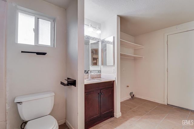 3817 Hillburn Road, Bakersfield, CA 93306