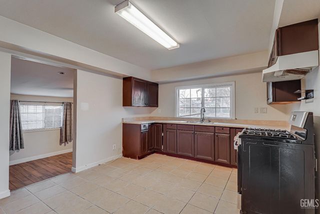 3817 Hillburn Road, Bakersfield, CA 93306