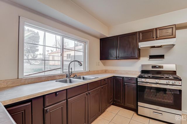 3817 Hillburn Road, Bakersfield, CA 93306