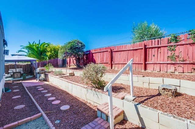 1120 E Mission Road 27, Fallbrook, CA 92028