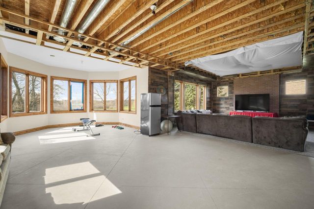 121 Legend WAY, Wales, WI 53183