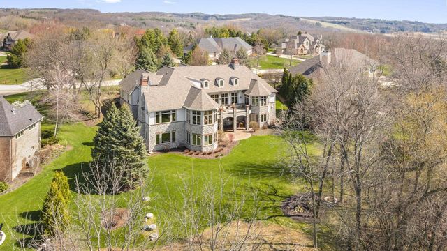 121 Legend WAY, Wales, WI 53183