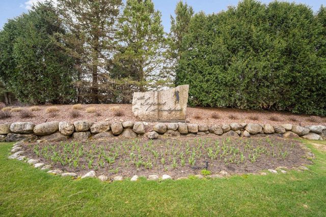 121 Legend WAY, Wales, WI 53183