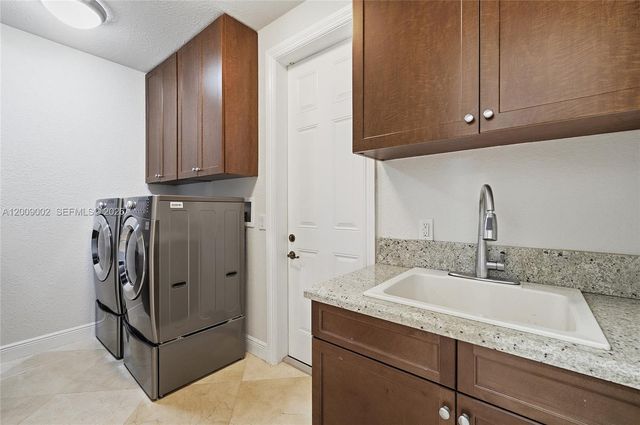 14370 Jockey Cir N, Davie, FL 33330