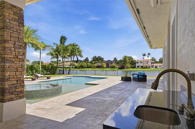 14370 Jockey Cir N, Davie, FL 33330