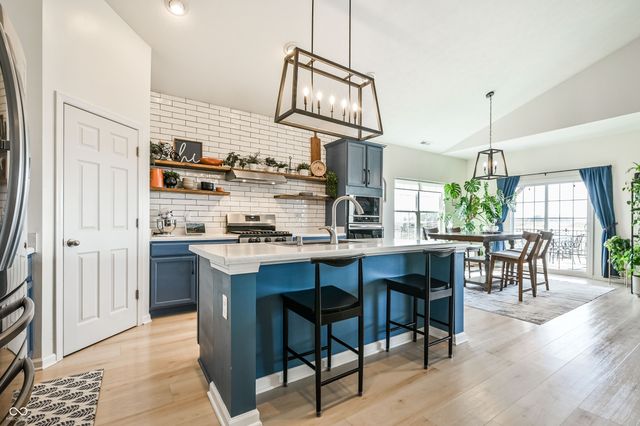 5466 Maywood Drive, Whitestown, IN 46075