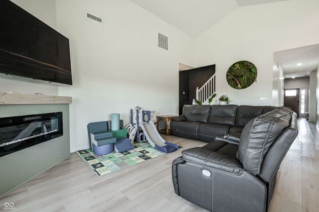 5466 Maywood Drive, Whitestown, IN 46075