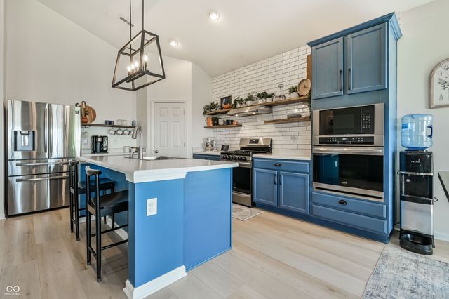 5466 Maywood Drive, Whitestown, IN 46075