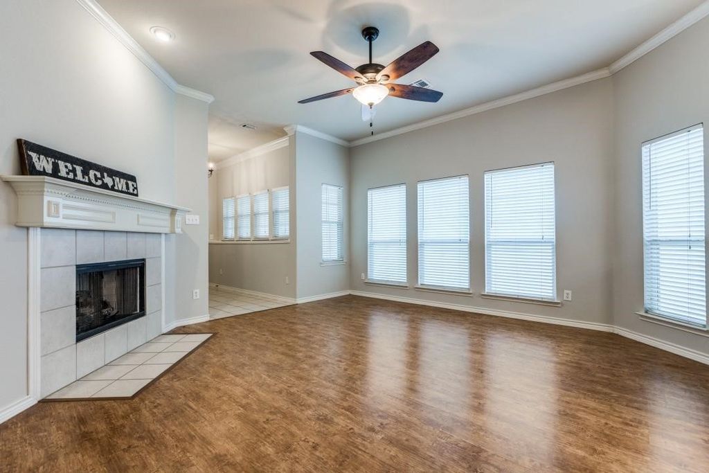 Image 11 of property listing at 1931 Saint Simons Street, Savannah, TX 76227