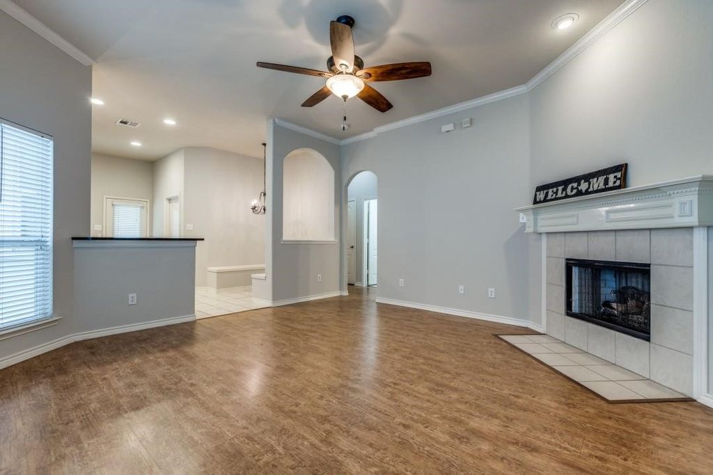Image 12 of property listing at 1931 Saint Simons Street, Savannah, TX 76227