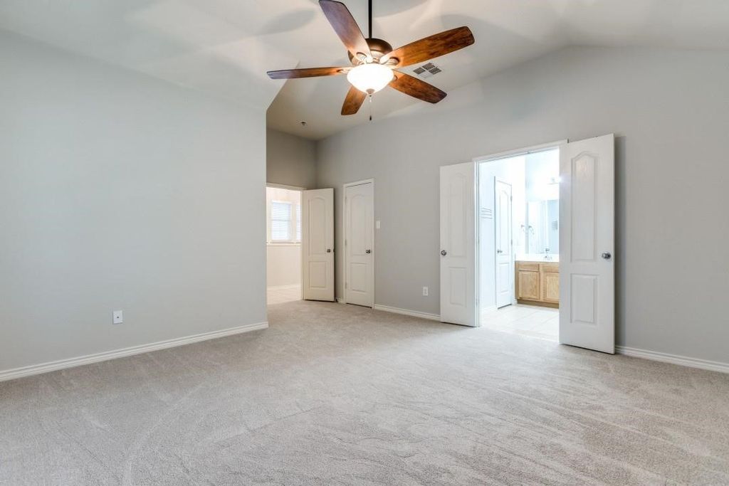 Image 14 of property listing at 1931 Saint Simons Street, Savannah, TX 76227