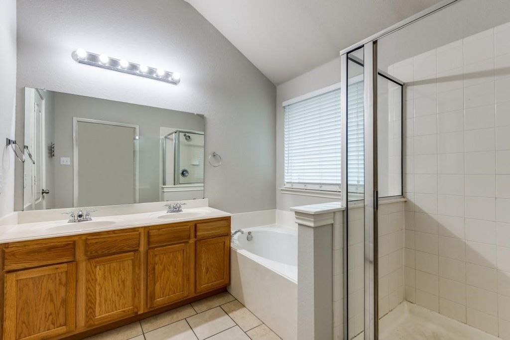 Image 16 of property listing at 1931 Saint Simons Street, Savannah, TX 76227
