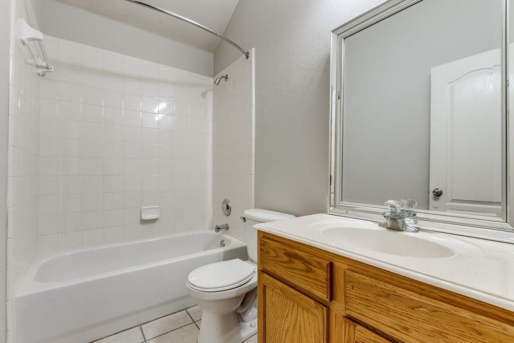 Image 19 of property listing at 1931 Saint Simons Street, Savannah, TX 76227