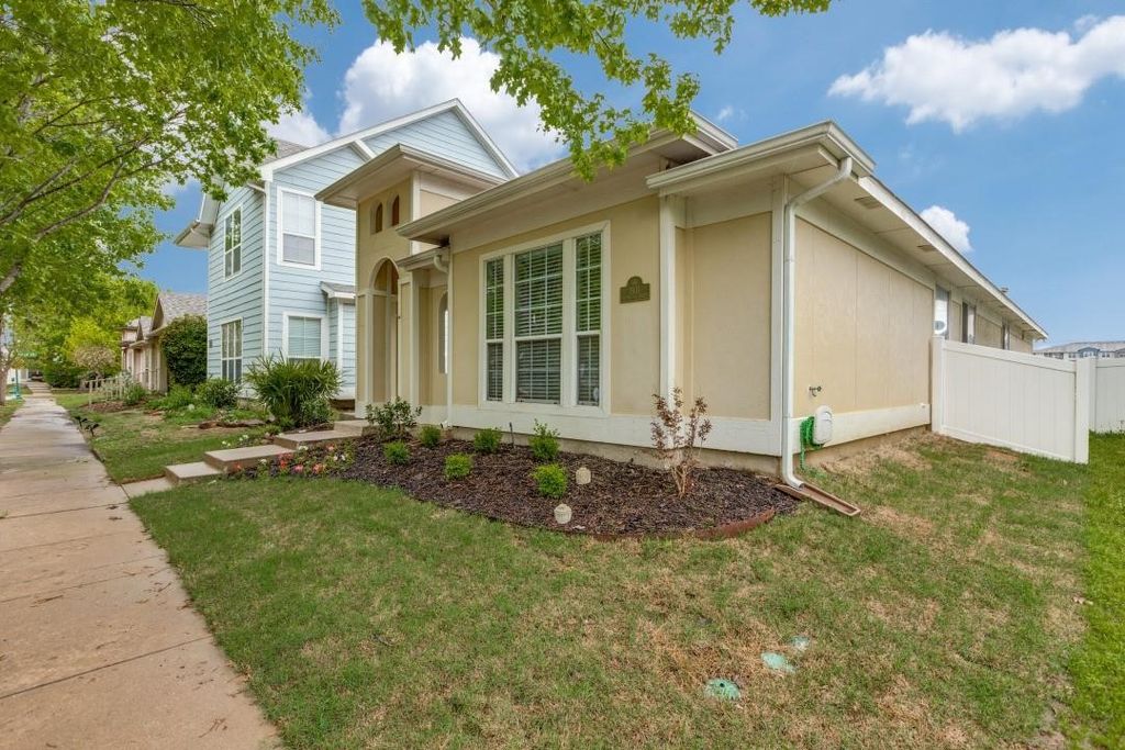 Image 2 of property listing at 1931 Saint Simons Street, Savannah, TX 76227
